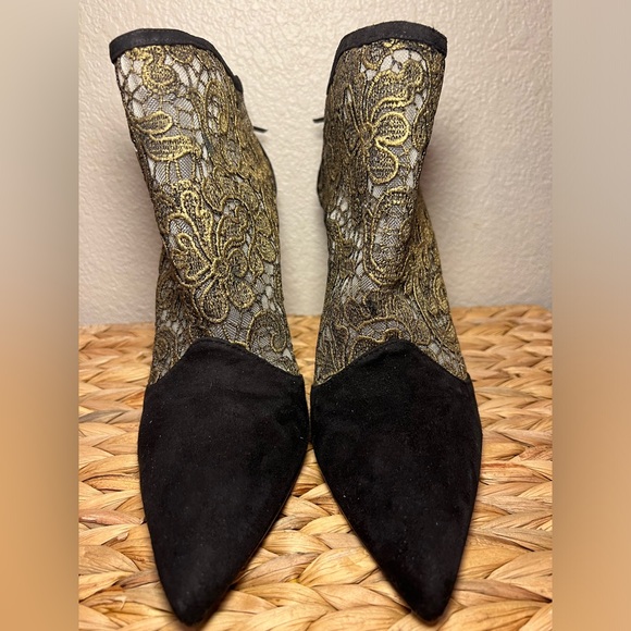 STUART WEITZMAN suede and lace stiletto bootie Heels 💛🖤🤍 - Picture 3 of 7